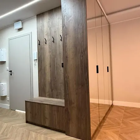 Stella Studio, Portowo